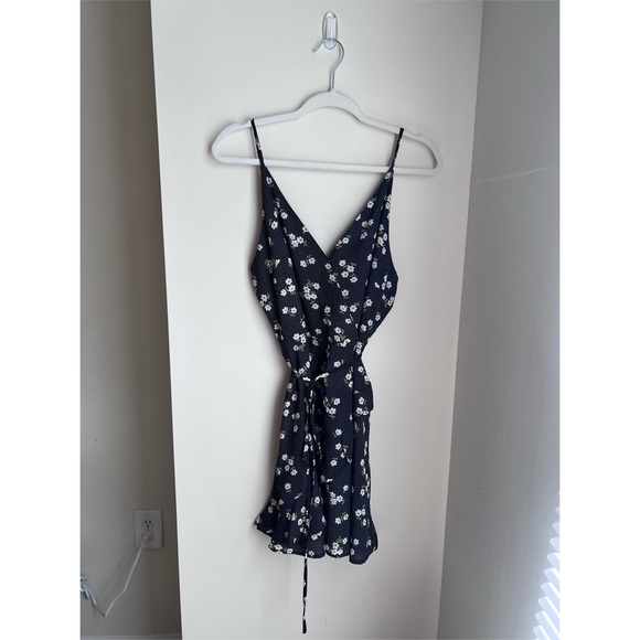 🚾Altar’d state mini dotted and flower printed dress🚾 - Picture 2 of 5